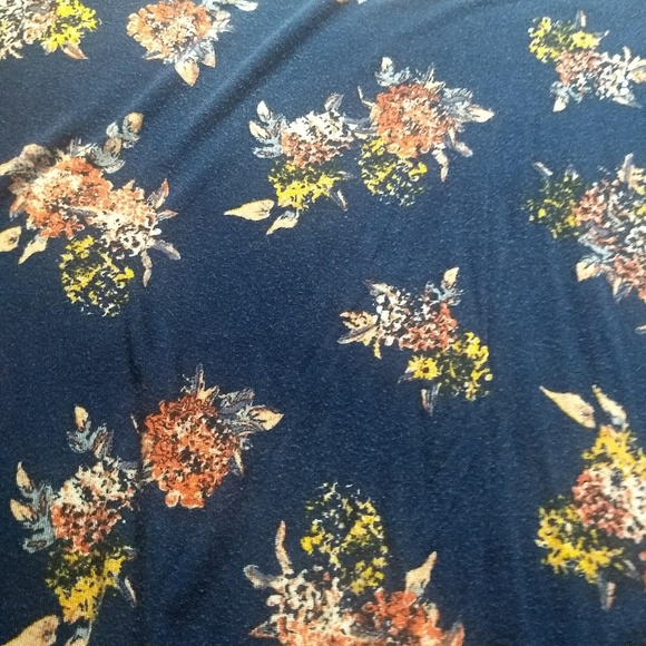 Floral t-shirt with lace - Picture 2 of 5